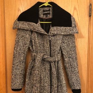 Express shall collar winter coat. EUC!